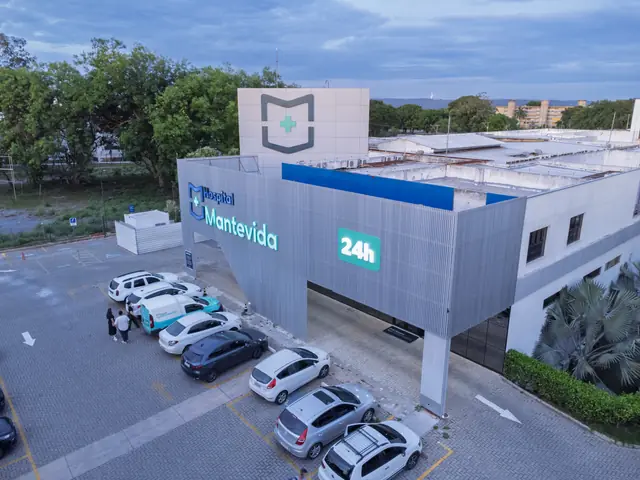 Hospital Mantevida visto do estacionamento