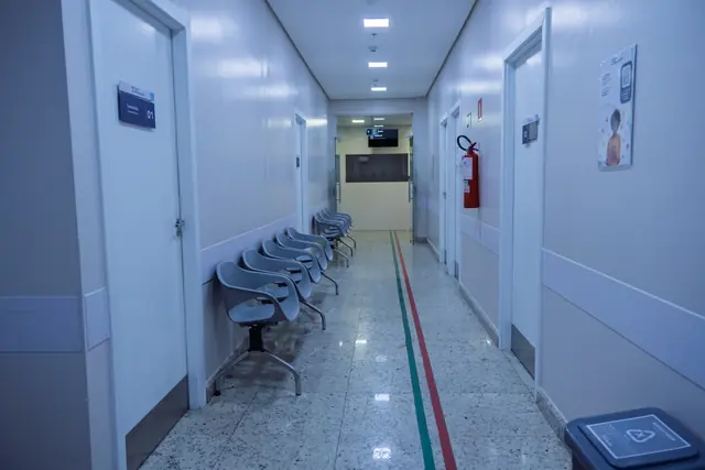 Corredor com consultórios